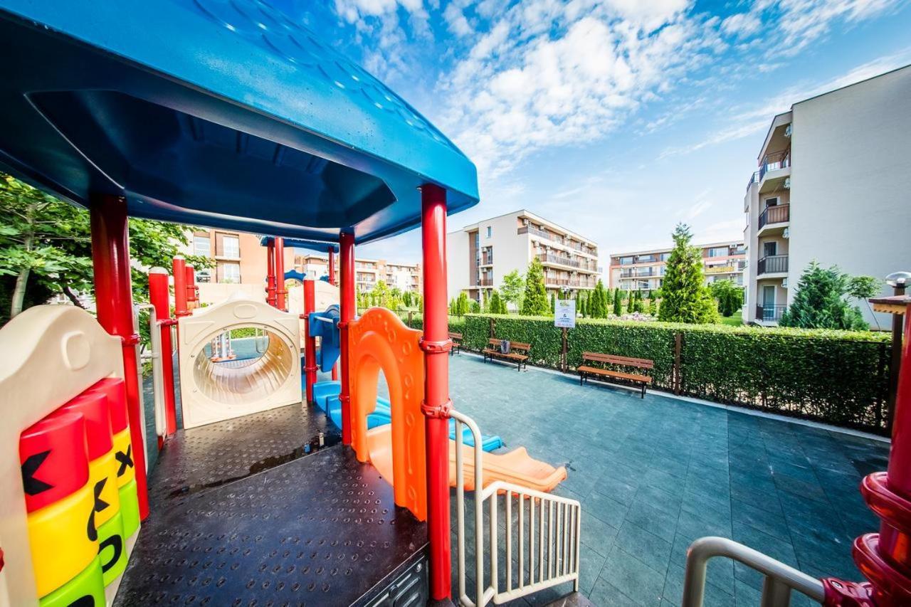 Holiday Fort Golf Club - Premium Apartments Слънчев бряг Екстериор снимка
