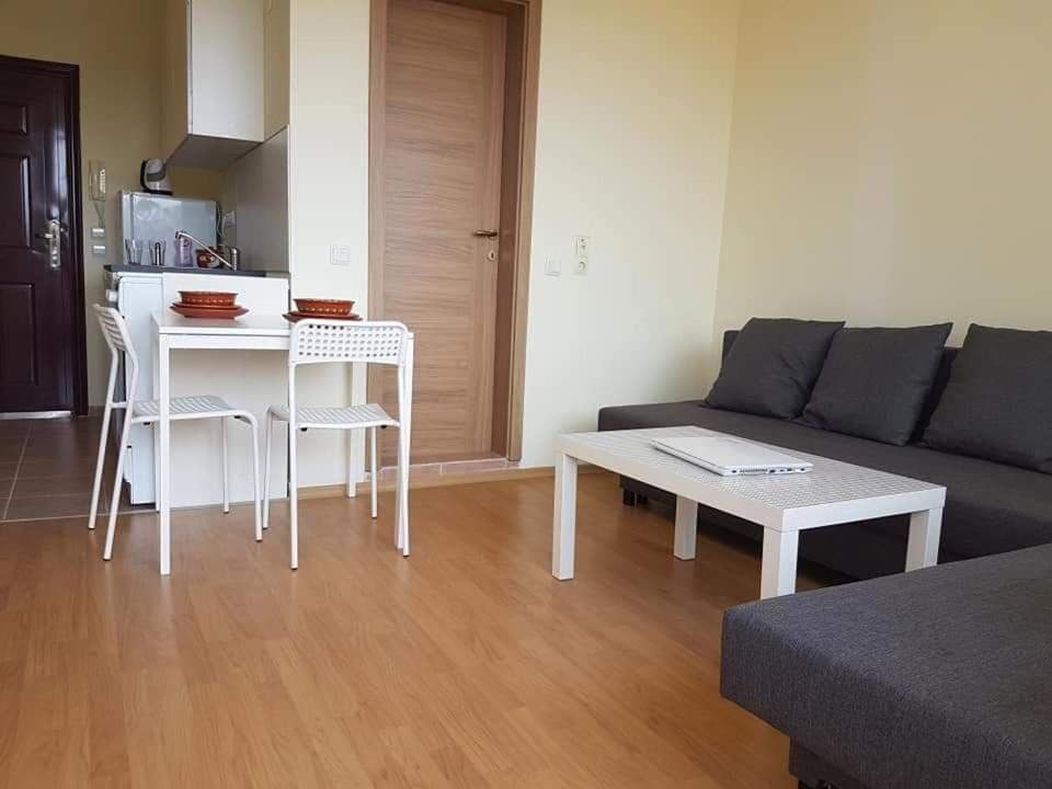 Holiday Fort Golf Club - Premium Apartments Слънчев бряг Екстериор снимка