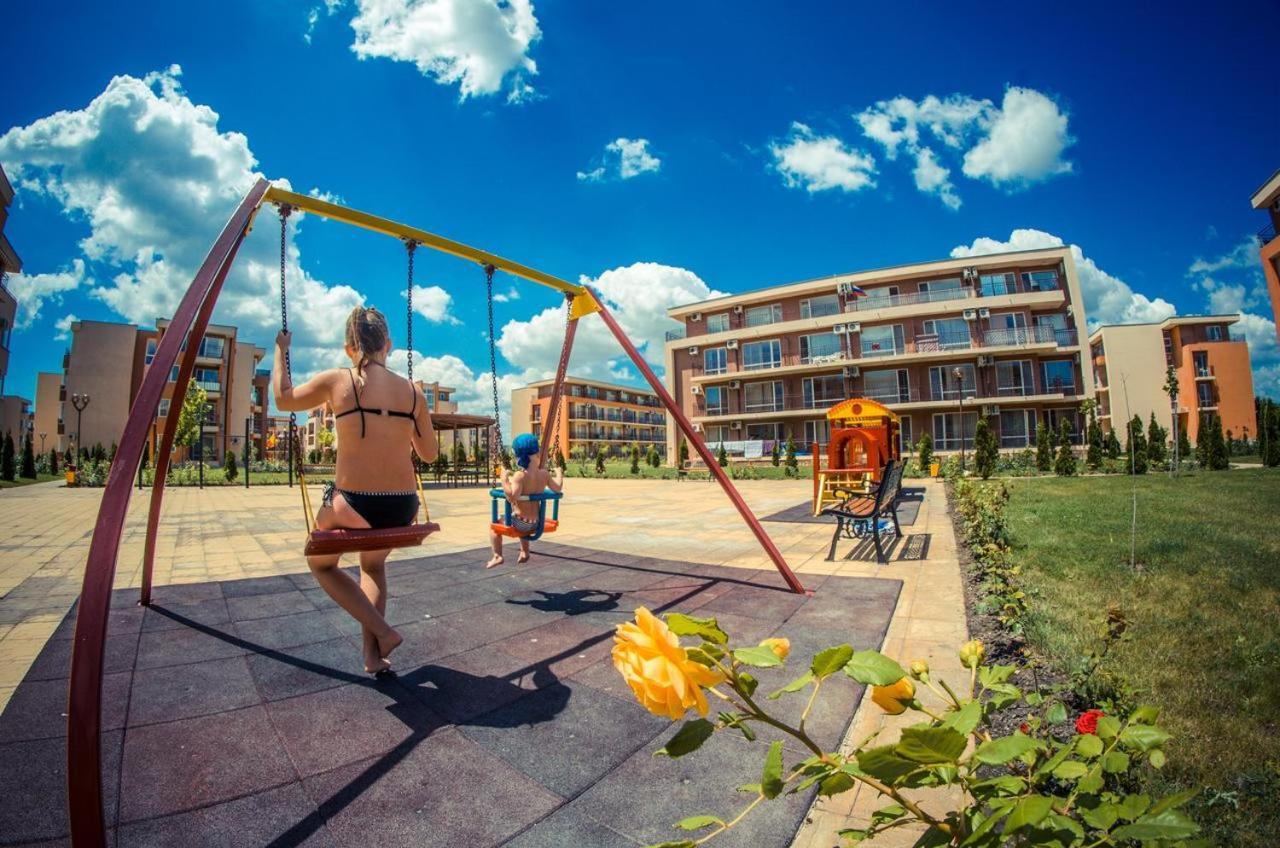 Holiday Fort Golf Club - Premium Apartments Слънчев бряг Екстериор снимка