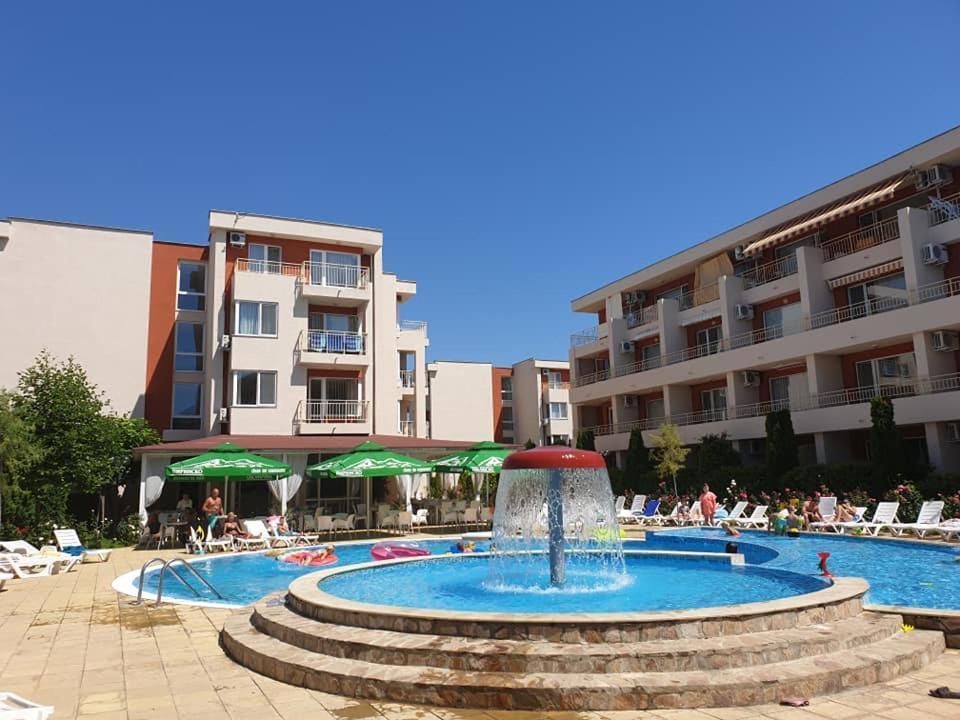 Holiday Fort Golf Club - Premium Apartments Слънчев бряг Екстериор снимка