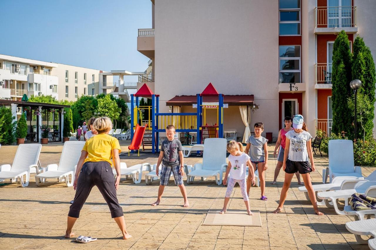 Holiday Fort Golf Club - Premium Apartments Слънчев бряг Екстериор снимка