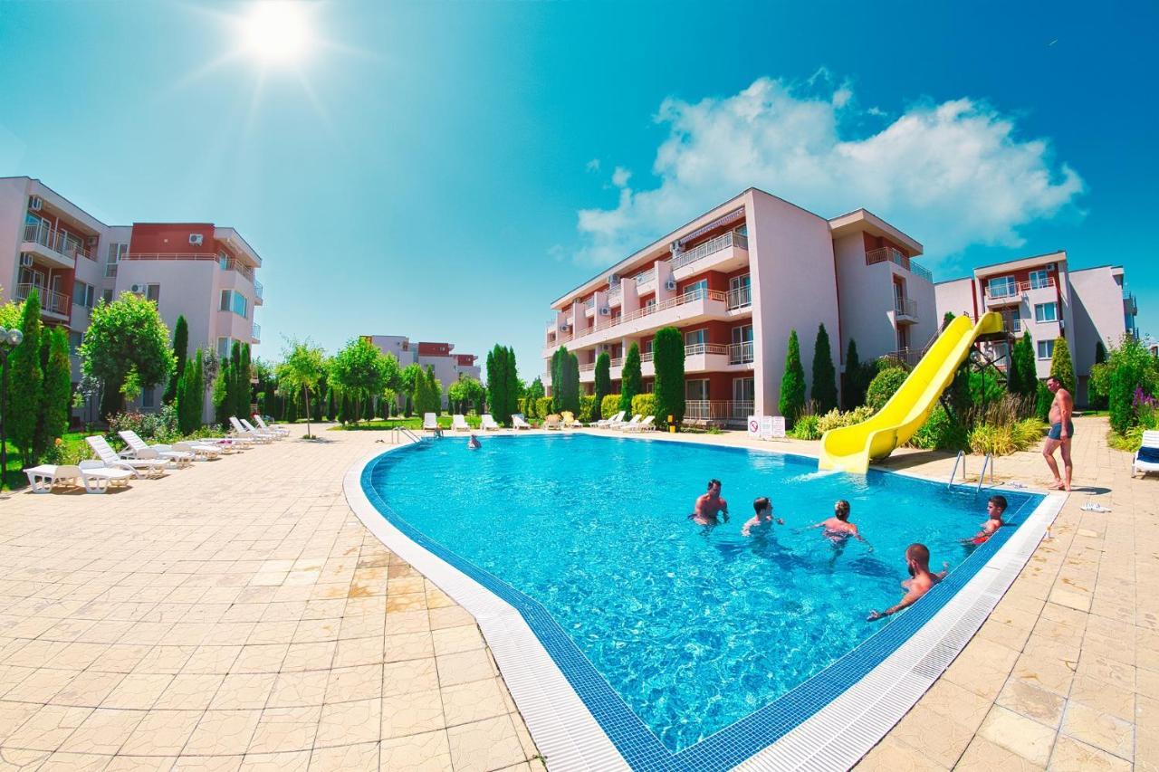 Holiday Fort Golf Club - Premium Apartments Слънчев бряг Екстериор снимка