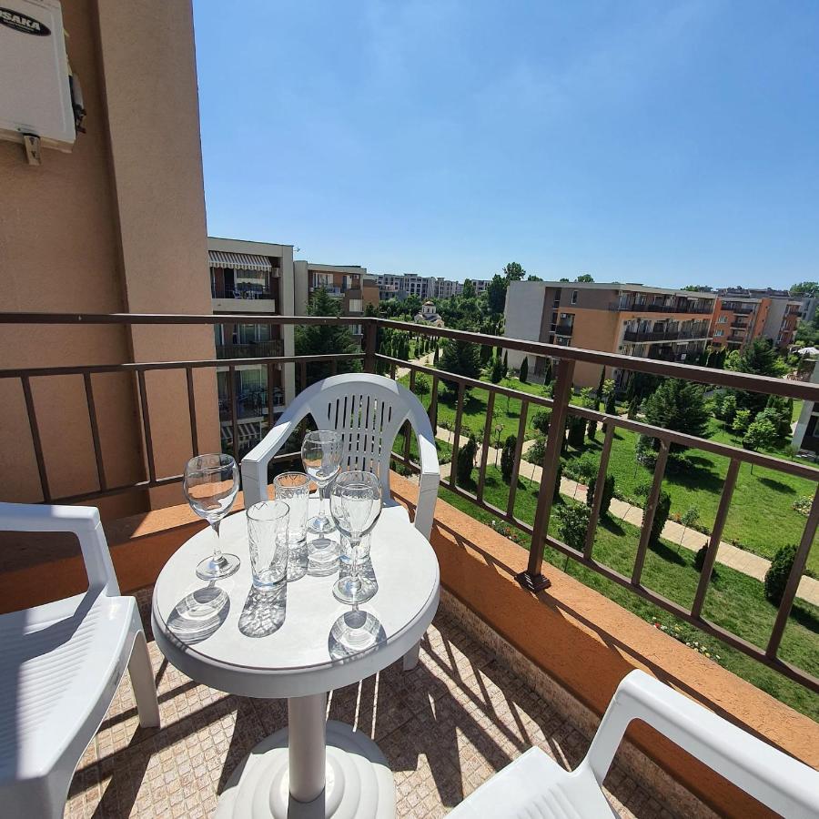 Holiday Fort Golf Club - Premium Apartments Слънчев бряг Екстериор снимка