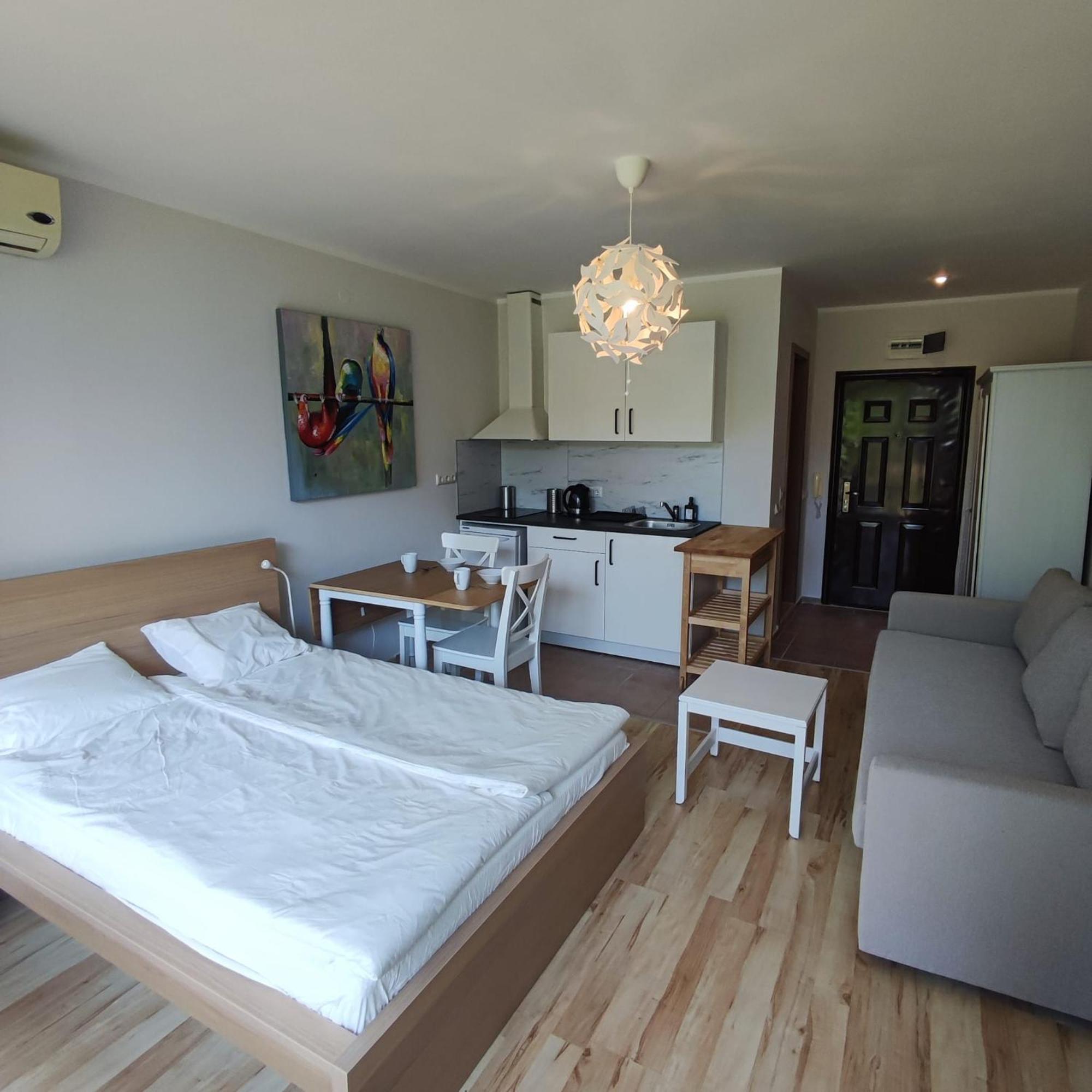 Holiday Fort Golf Club - Premium Apartments Слънчев бряг Екстериор снимка