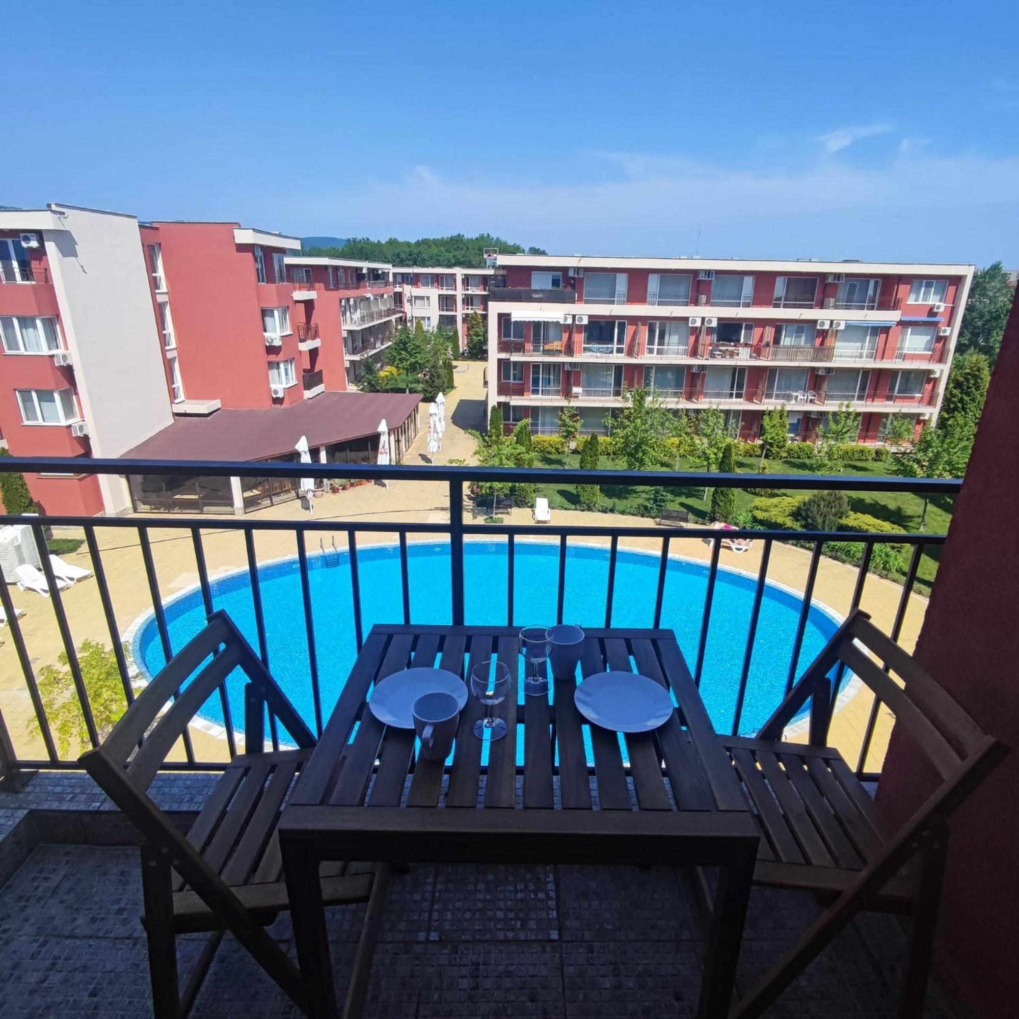 Holiday Fort Golf Club - Premium Apartments Слънчев бряг Екстериор снимка