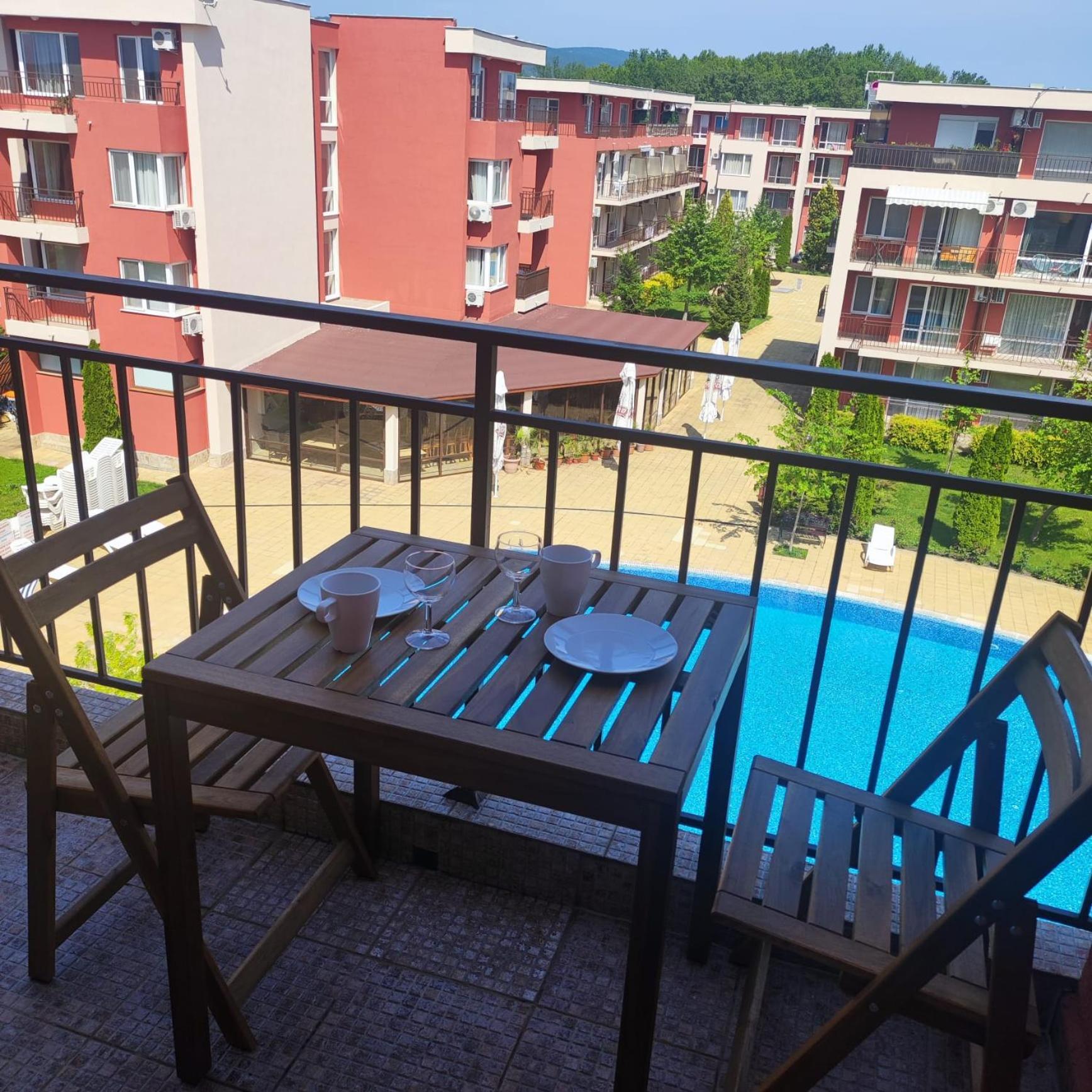 Holiday Fort Golf Club - Premium Apartments Слънчев бряг Екстериор снимка